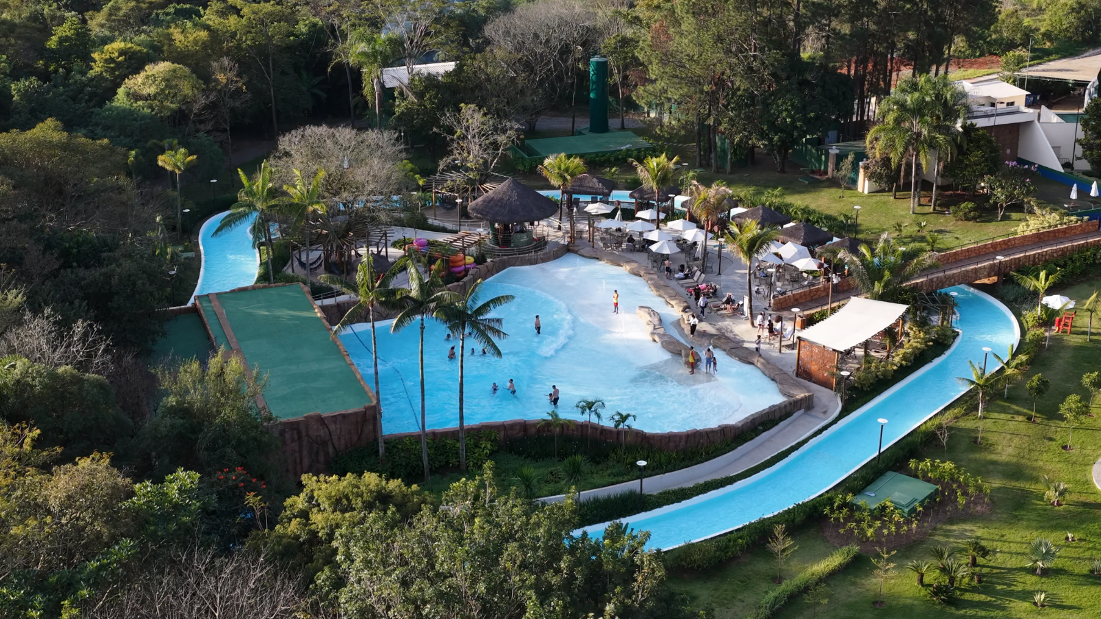 Fun Beach | Piscina com Ondas e Rio Lento